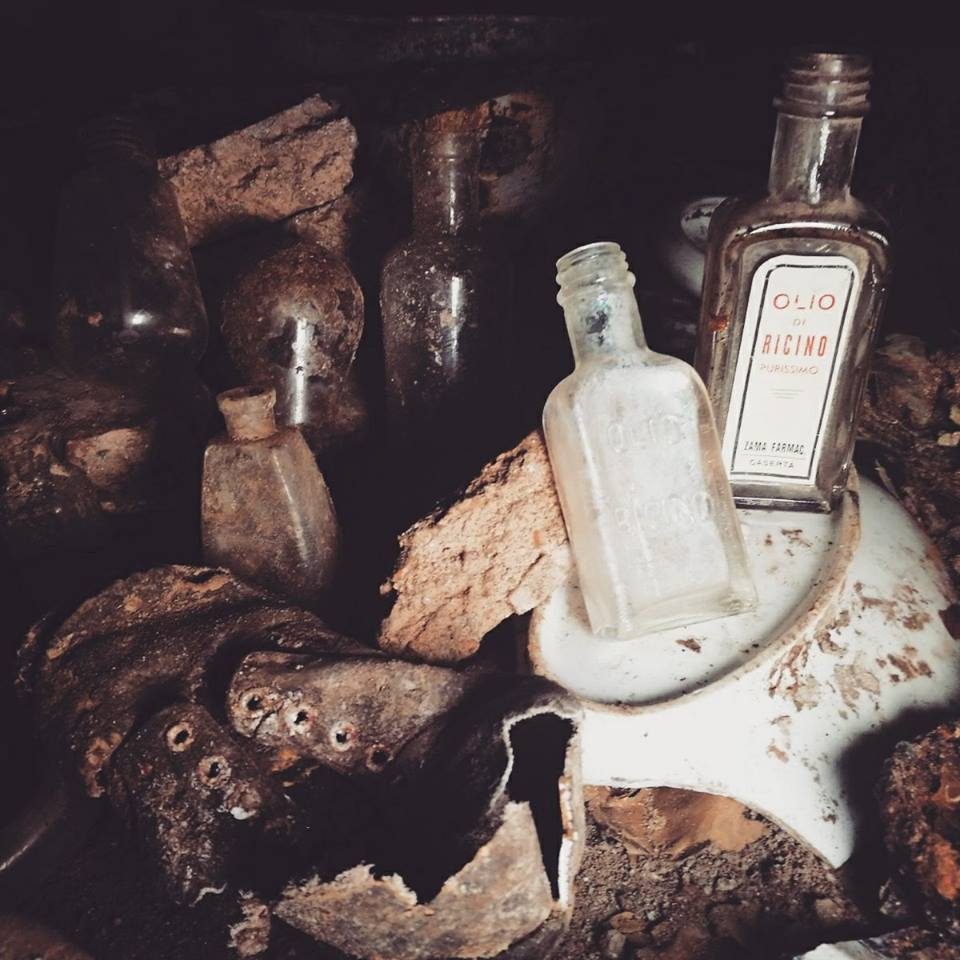 2a. Olio-ricino, farmacia Caserta (foto Museo Borbonico Napoli)